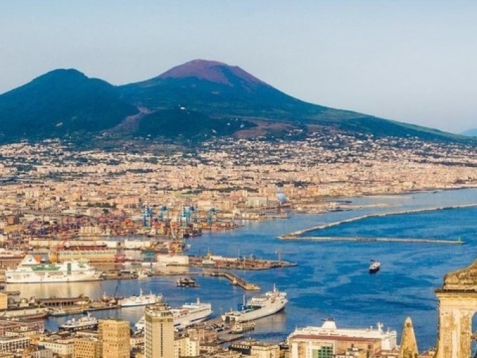 Private Driver Tour of Naples with Shopping & Pizza Experience